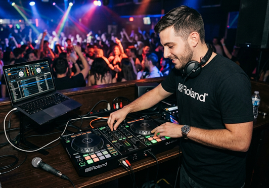 Roland DJ-202 Controlador DJ Serato DJ Intro